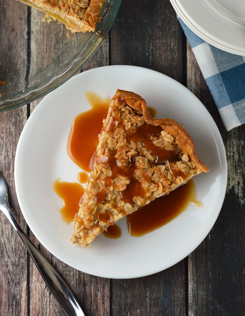 Caramel peach crumble pie