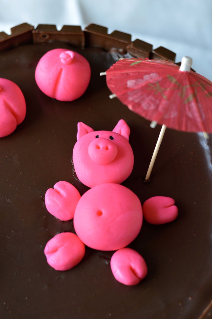 swimming pig cake