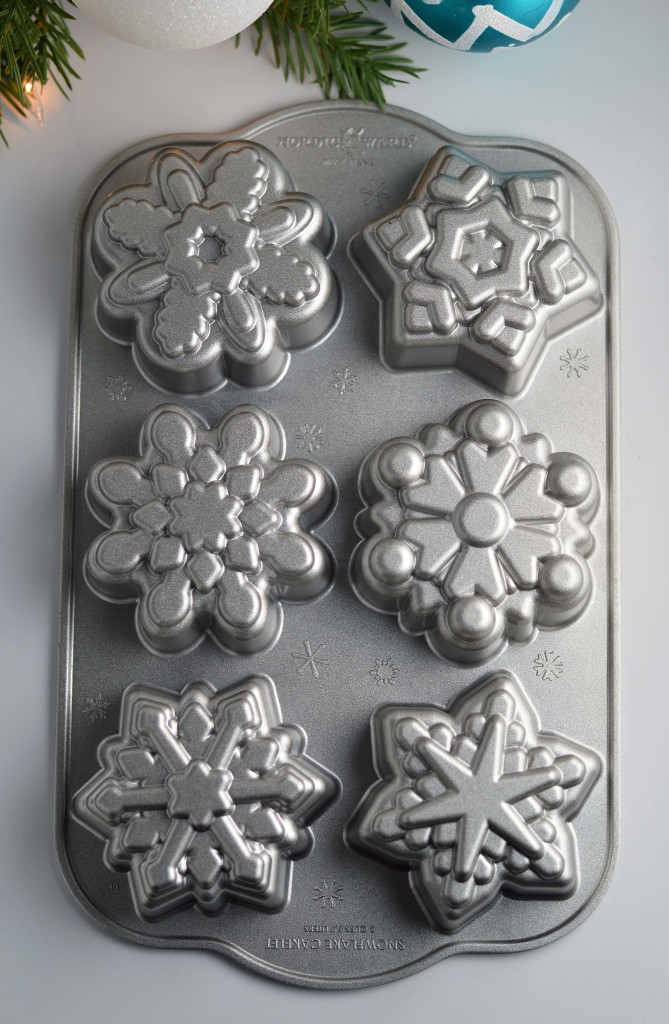 wintery snowflake cakelets